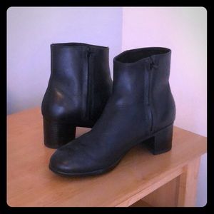 Hopp black leather ankle boots size 8M